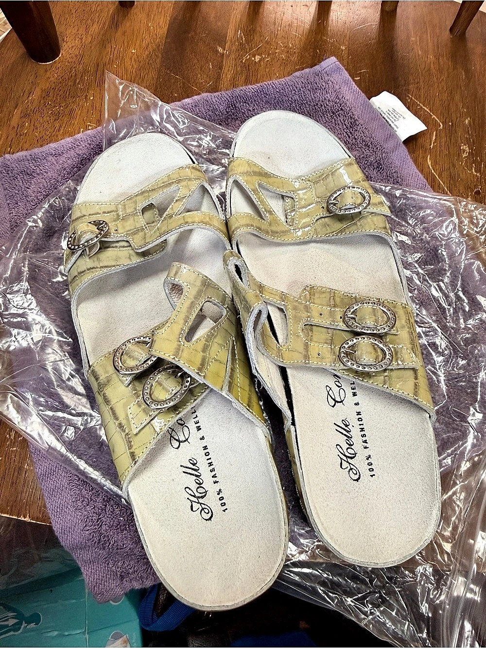 Helle Comfort Metallic Buckle Sandals in Gold EU 40 Like New